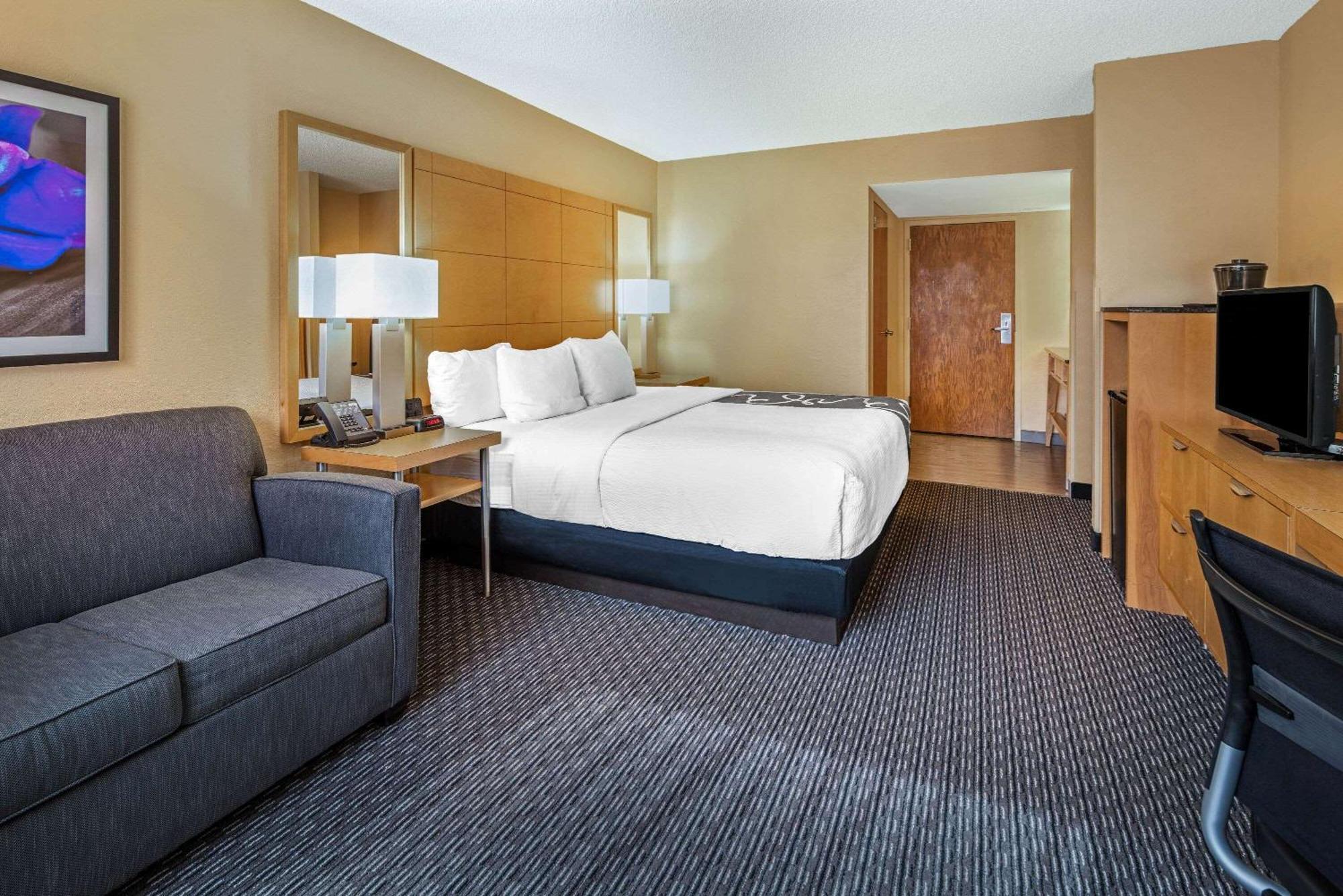La Quinta By Wyndham Naples Downtown Hotel Room photo