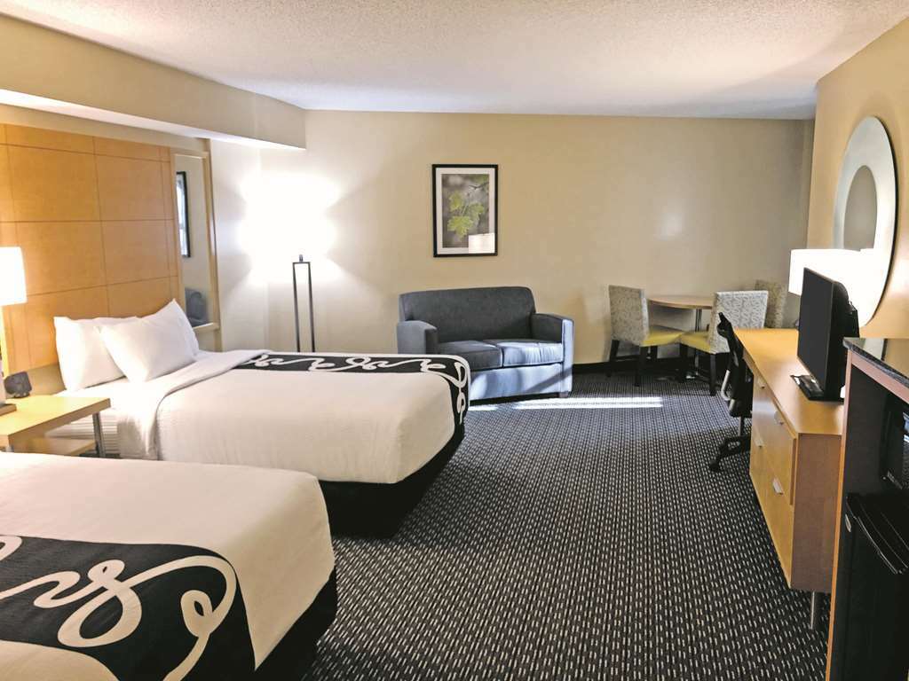 La Quinta By Wyndham Naples Downtown Hotel Room photo