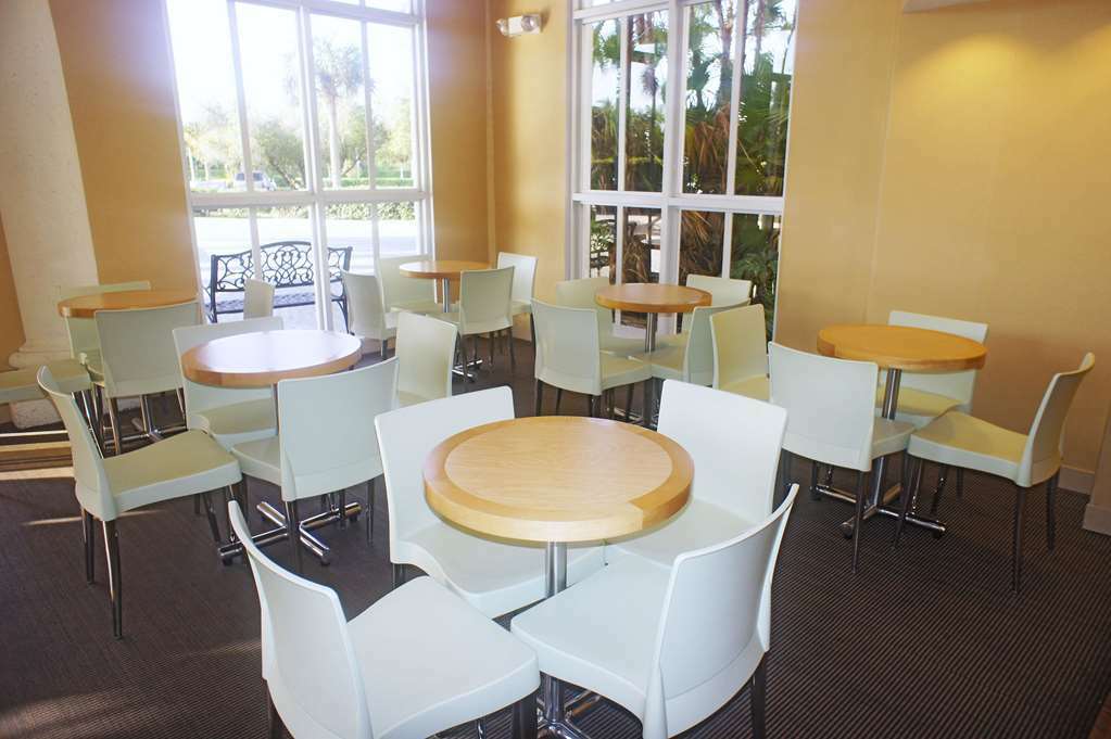 La Quinta By Wyndham Naples Downtown Hotel Facilities photo