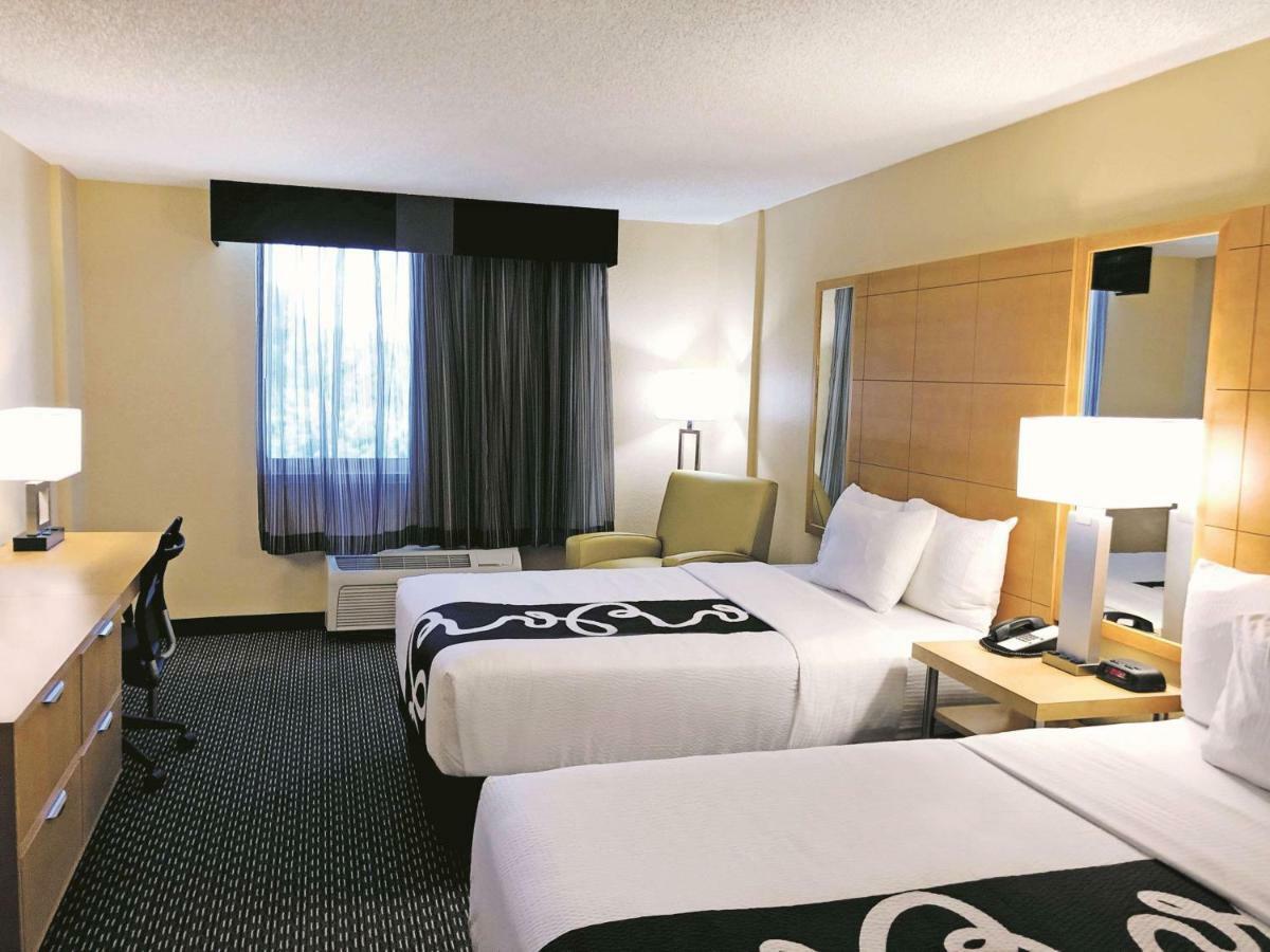 La Quinta By Wyndham Naples Downtown Hotel Room photo