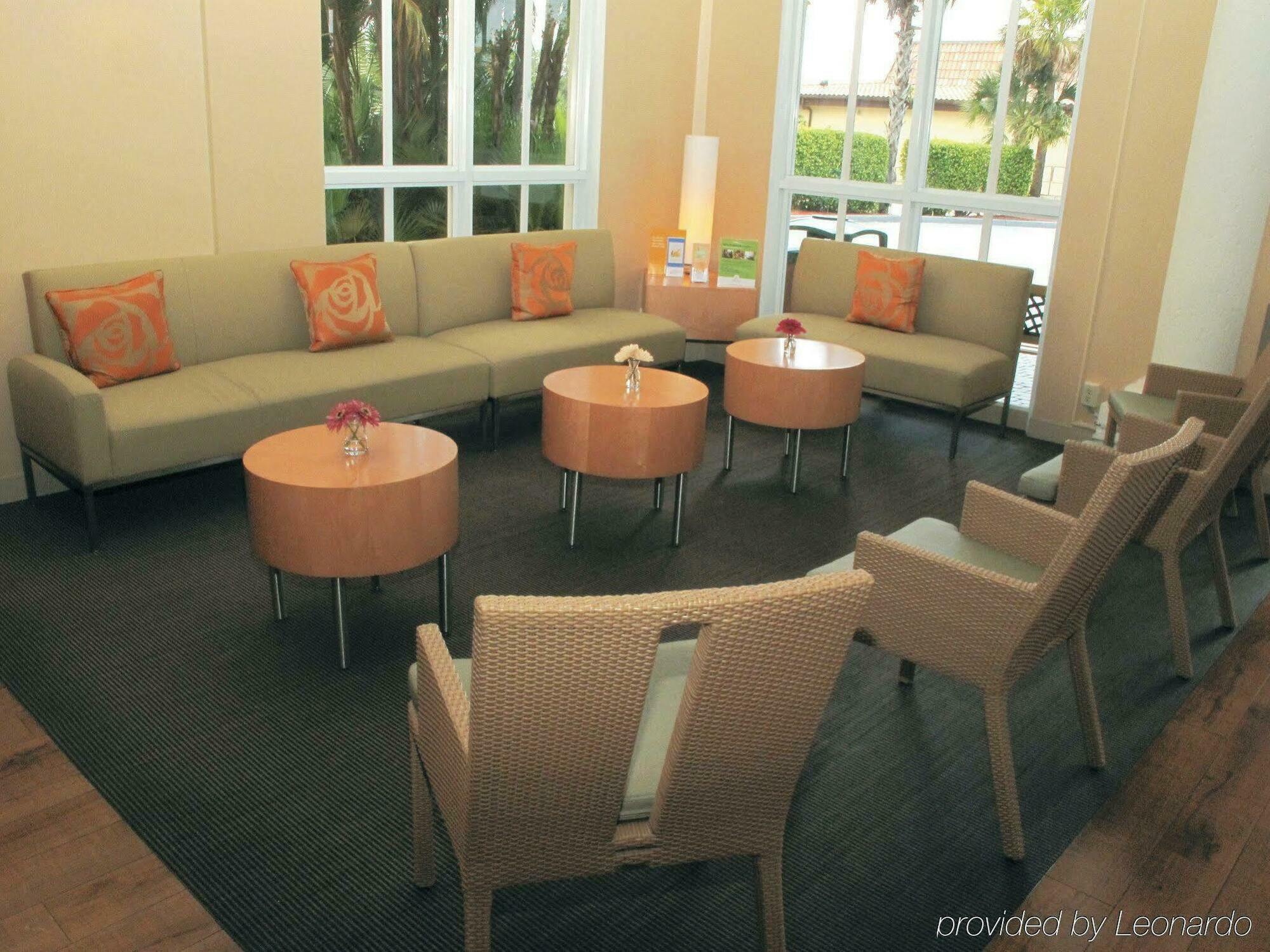 La Quinta By Wyndham Naples Downtown Hotel Exterior photo