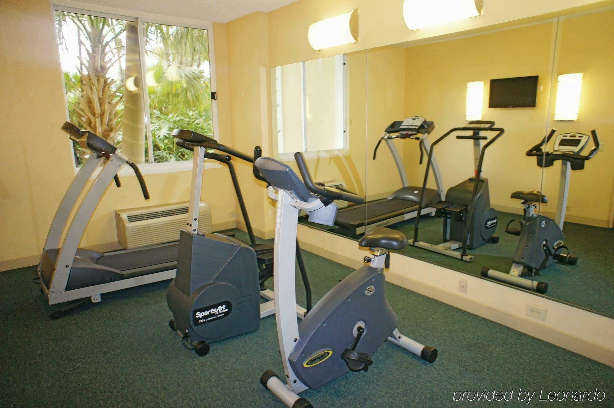 La Quinta By Wyndham Naples Downtown Hotel Exterior photo